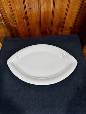 White Syracuse China “Reflections” Platter 11.5”